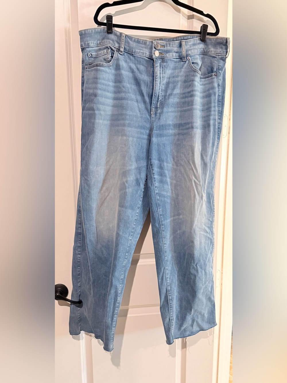 Torrid Light Blue cropped Jeans